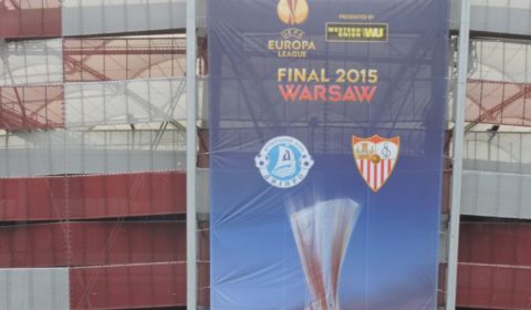 Prace wysokościowe Warszawa - montaż banerów reklamowych