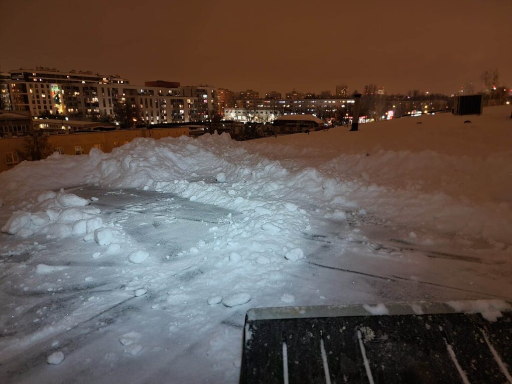 Odśnieżanie obiektów, w tym dachów, przez firmę SASKERS