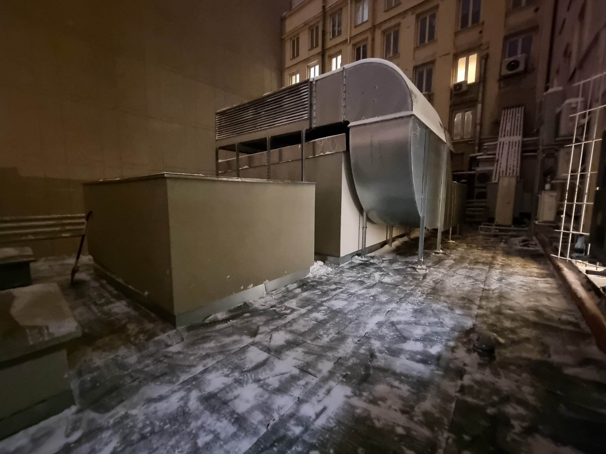 Odśnieżanie obiektów, w tym dachów, przez firmę SASKERS