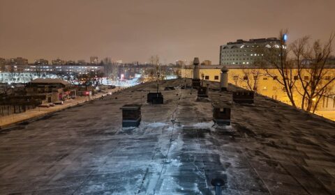 Odśnieżanie obiektów, w tym dachów, przez firmę SASKERS